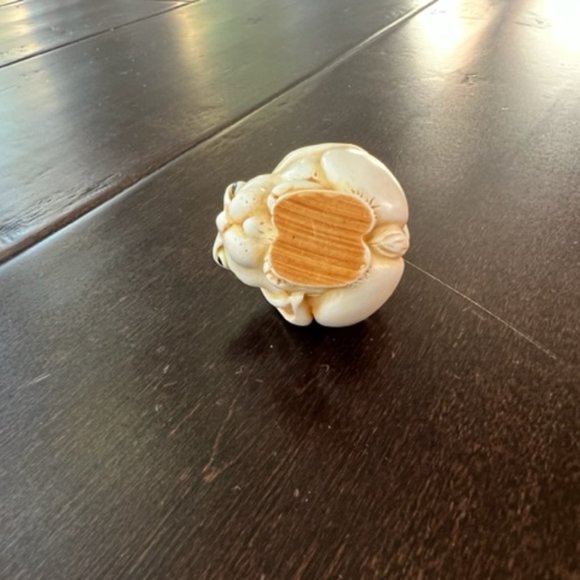 Fergie Harmony Kingdom Bunny Rabbit Trinket Box by artist Adam Binder - Picture 10 of 13